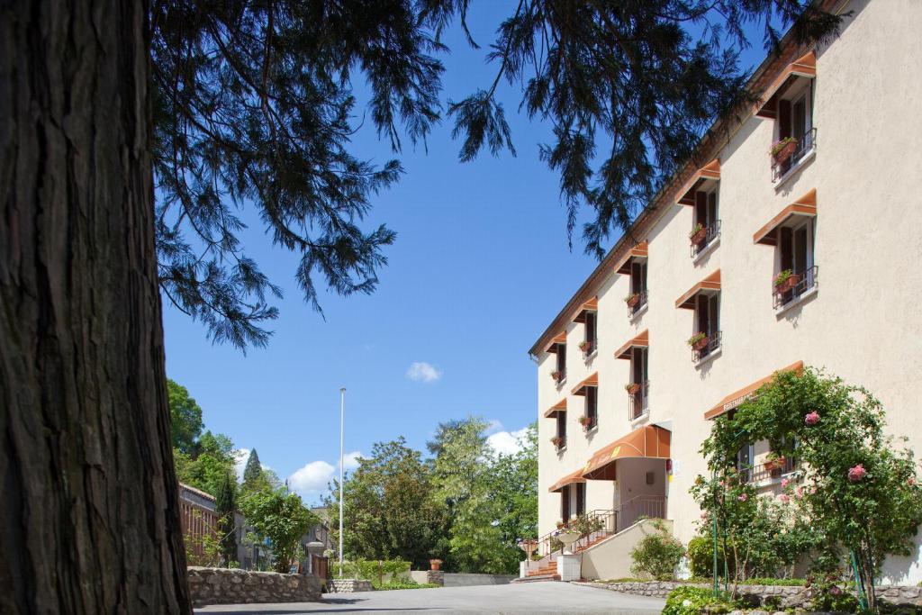Logis Hotel Restaurant Les Cedres Joyeuse Luaran gambar