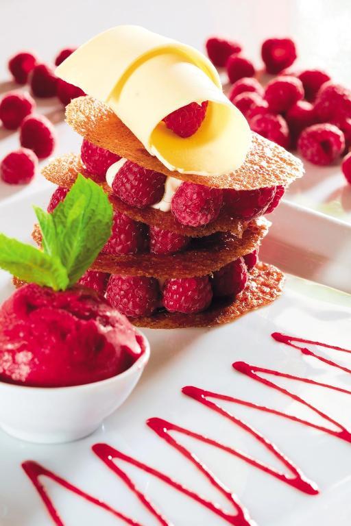 Logis Hotel Restaurant Les Cedres Joyeuse Luaran gambar