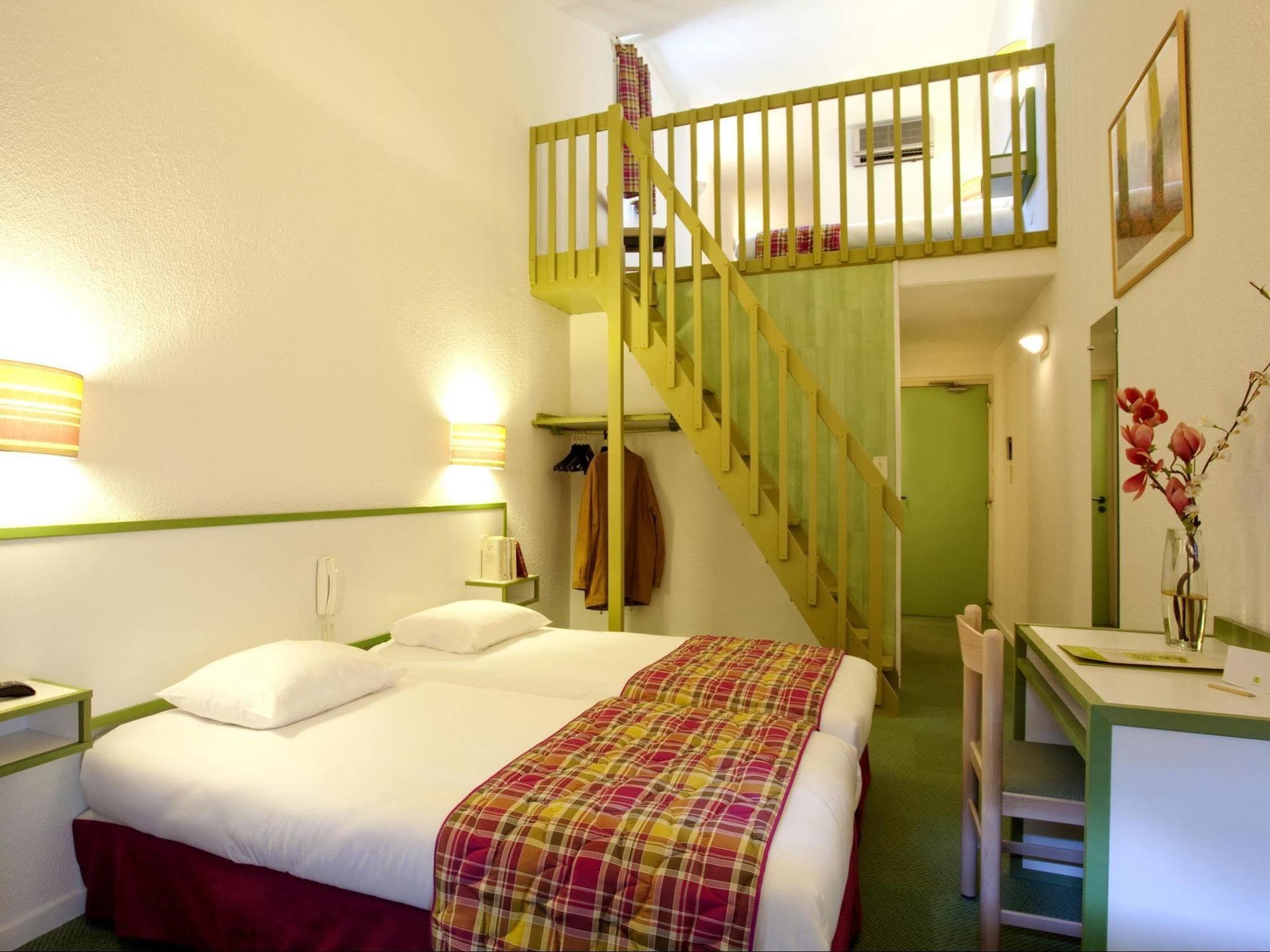 Logis Hotel Restaurant Les Cedres Joyeuse Luaran gambar