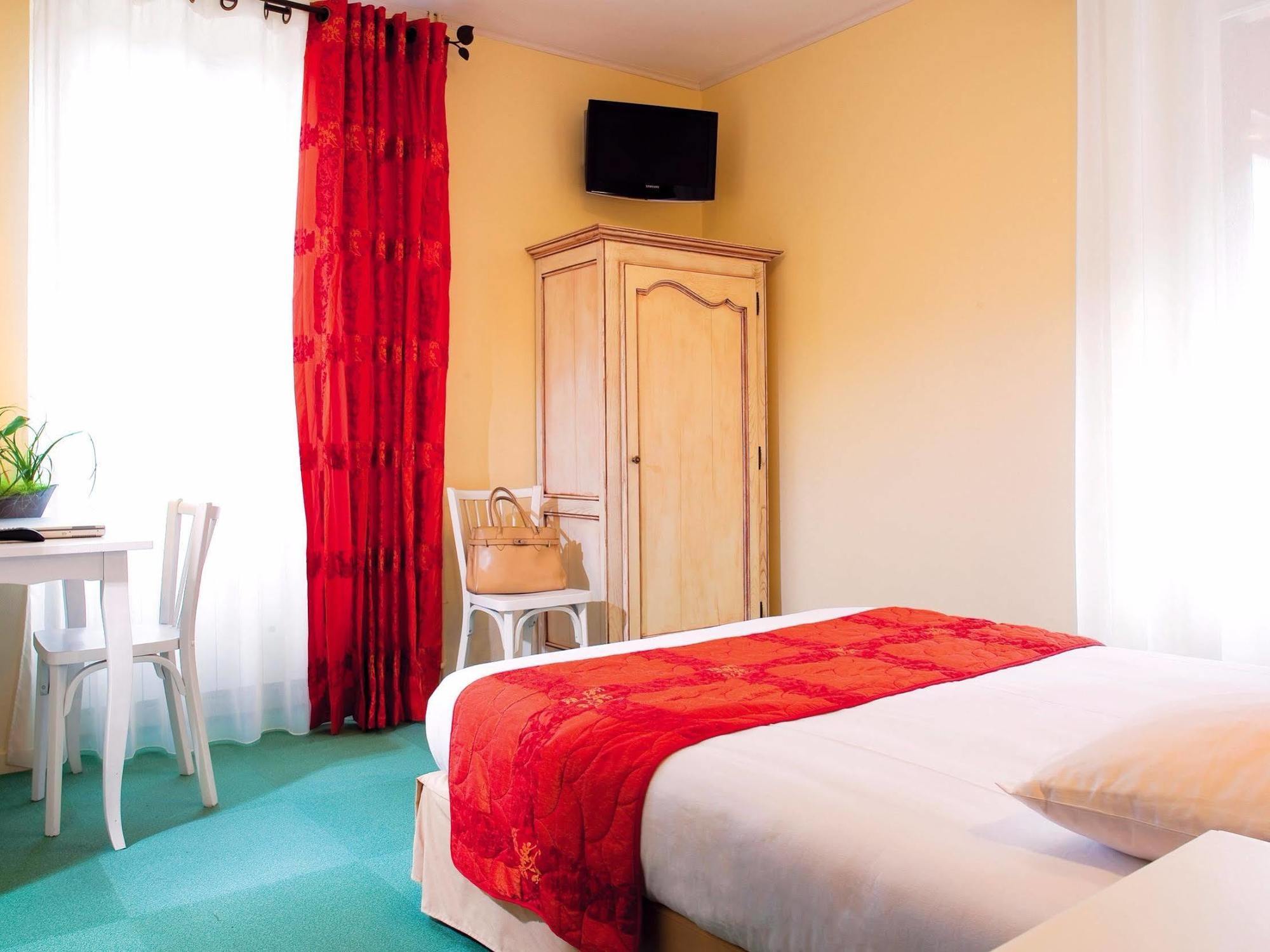 Logis Hotel Restaurant Les Cedres Joyeuse Luaran gambar